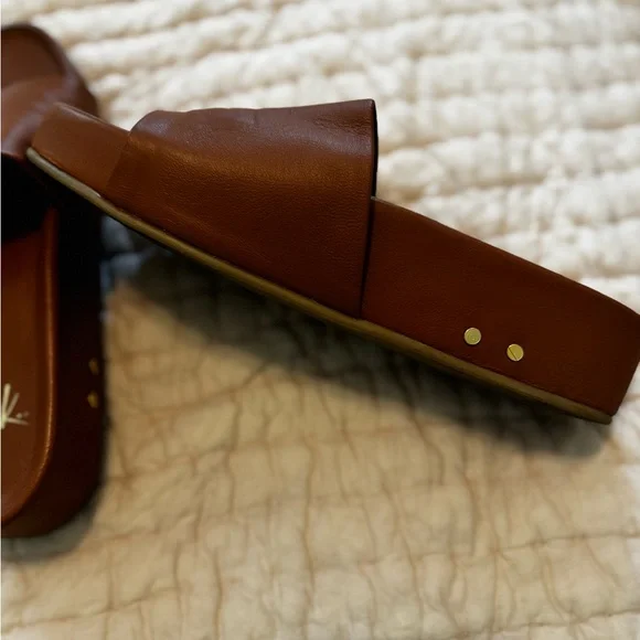 Beek Pelican Leather Slide Platform Sandal in
TAN, size 8 - Picture 2 of 8